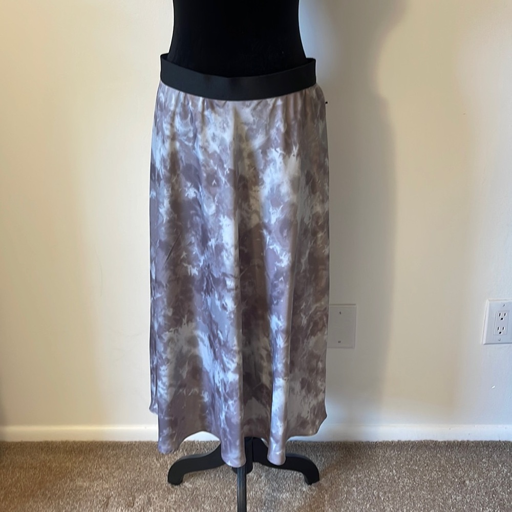 NWT Simply Vera Wang Lavender Tie-dye Skirt with Black Elastic Waistband